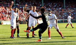 Divock Origi scores the equalizer.