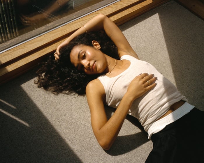 Olivia Dean: The Art of Loving review – British pop’s biggest new star sheds the neo-soul cliches to really shine