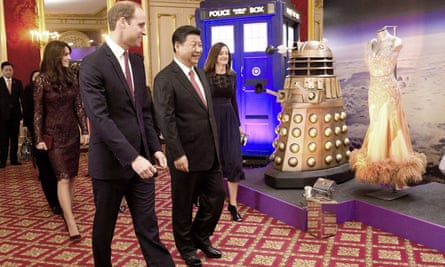 Xi Jingping is flanked by the Duke and Duchess of Cambridge at a Doctor Who display.