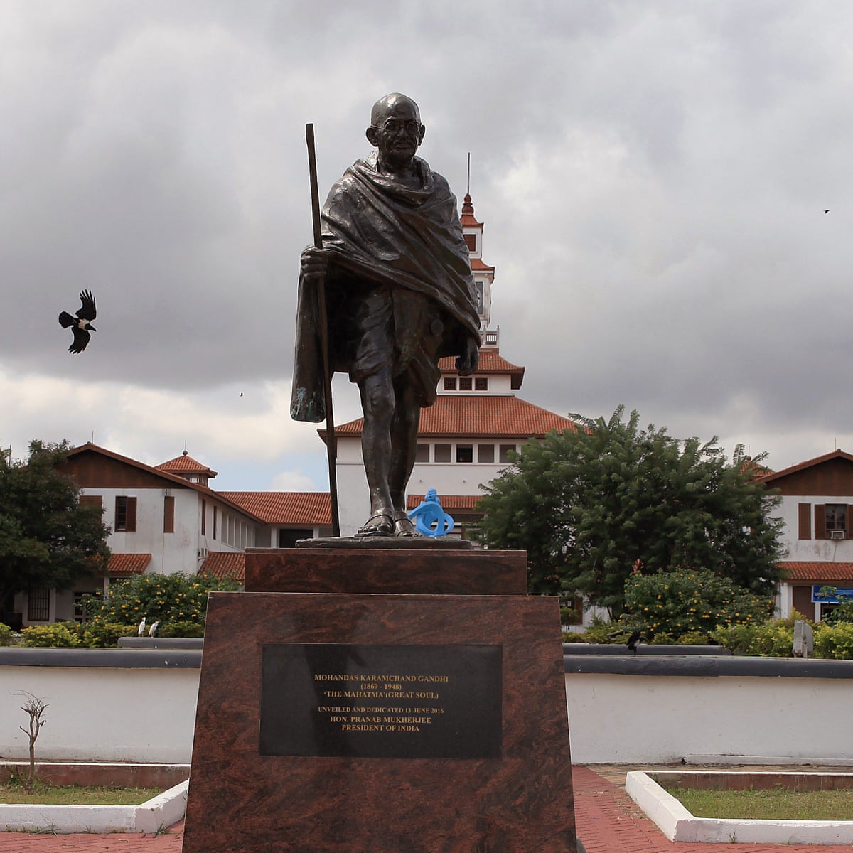 Statue Of Racist Gandhi Removed From University Of Ghana Mahatma Gandhi The Guardian