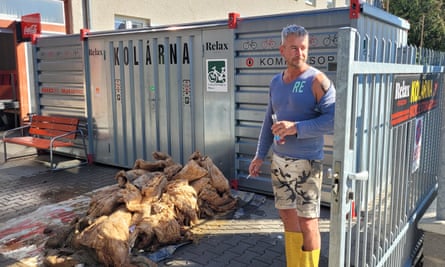 Petr Švancr cleaning up