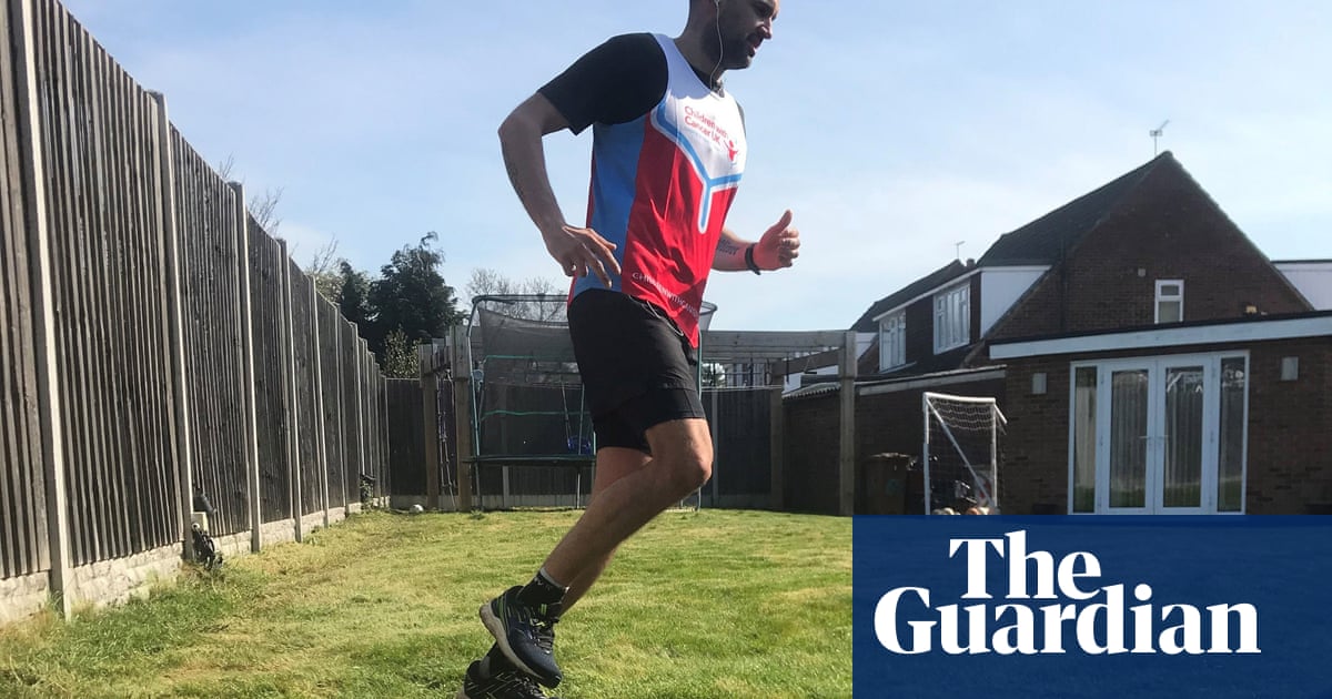 Man from Sidcup runs marathon in his garden