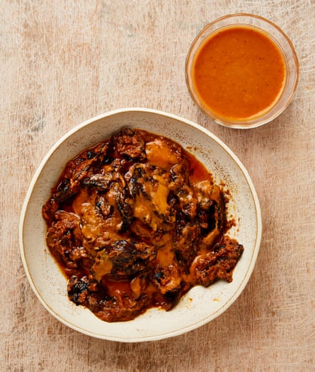 Jamur rebus chipotle Yotam Ottolenghi.