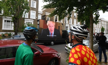 A video by the campaign group Led By Donkeys shows the ‘stay home’ message of Boris Johnson outside the London home of Dominic Cummings.