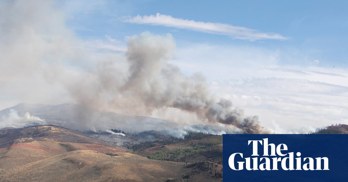 About 90,000 urged to evacuate as fast-moving wildfire threatens Reno, Nevada