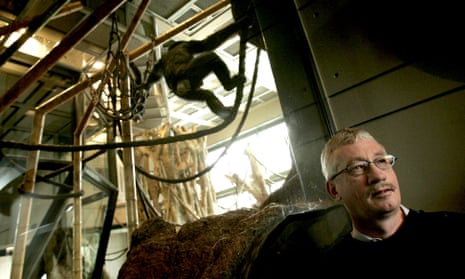 Frans de Waal, primatologist and author, poses with chimpanzees at Lincoln Park Zoo in Chicago, Illinois, Saturday, January 22, 2006. (Photo by Kuni Takahashi/Chicago Tribune/Tribune News Service via Getty Images)