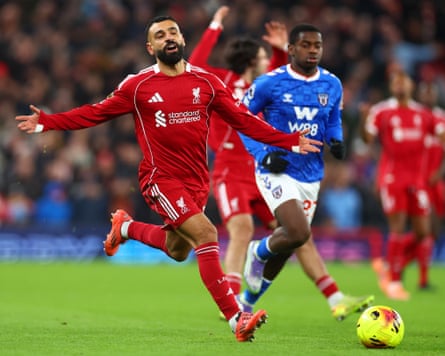 Mohamed Salah shows his frustration against Sunderland