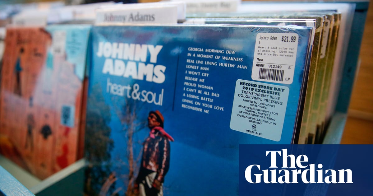 Vinyl records outsell CDs in US for first time since 1980s