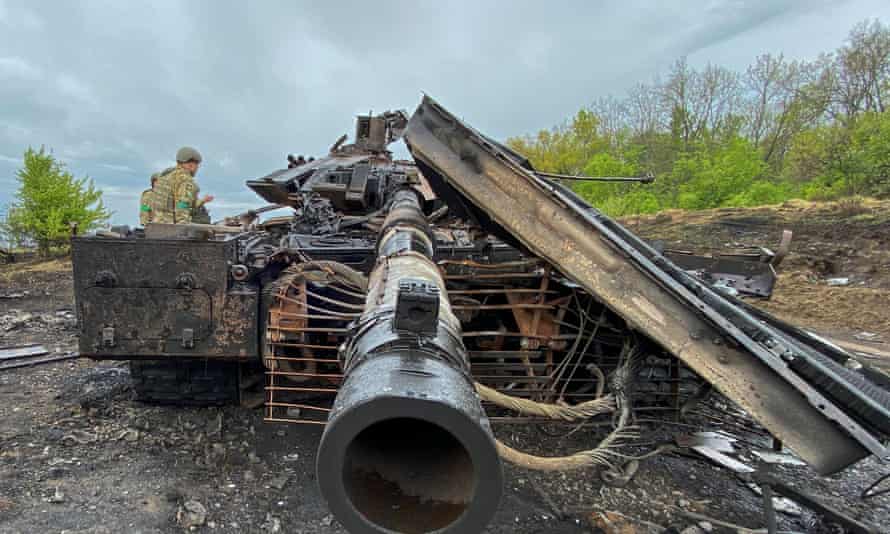 Russia-Ukraine war: Putin preparing for prolonged war and will turn to more drastic measures to achieve aims, says US – live | Ukraine 13 A Russian battle tank destroyed by Ukrainian forces near the village of Staryi Saltiv, in the Kharkiv region, on Monday May 9.