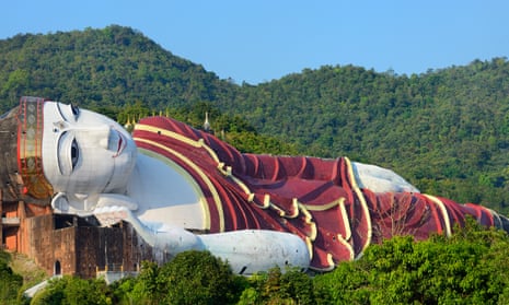 The Sein Taw Ya temple and the world’s largest reclining Buddha.