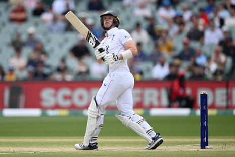 Jamie Smith watches a shot in the air