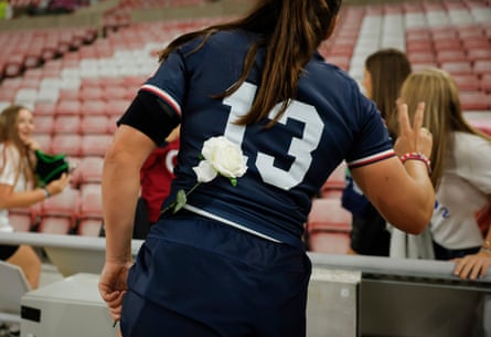Ilona Maher of USA, with a white rose given to her tucked into her shorts, poses for pictures with fans on a personal lap of honour after the Women’s Rugby World Cup 2025 Group A match between England and USA.