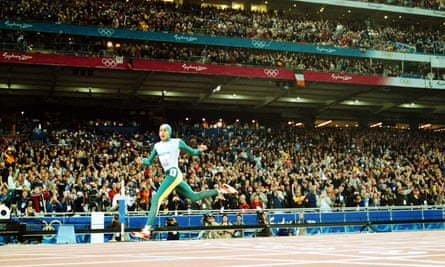 Cathy Freeman wins gold at the 2000 Olympics