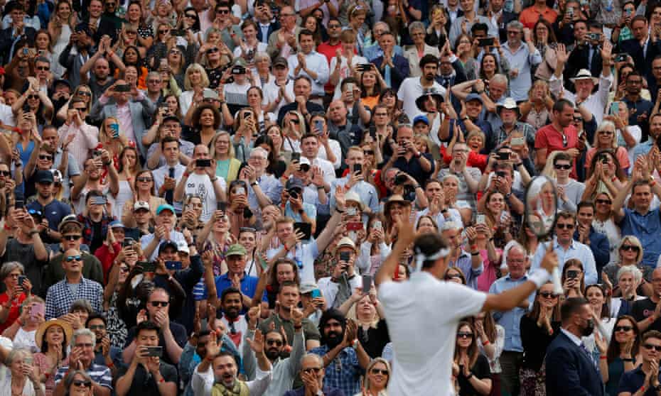 Penggemar Wimbledon berterima kasih kepada juara delapan kali itu.