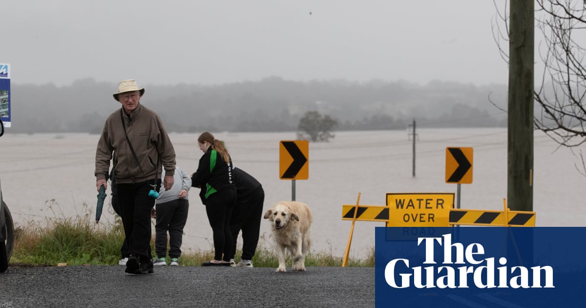 Sydney-vloedvlakke kan onlangse rekords oorskry, aangesien NSW-premier krisis 'ver van verby' waarsku