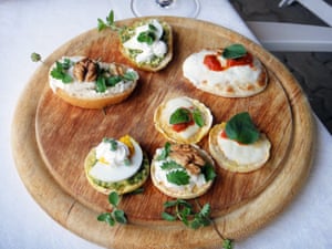 Pre-dinner crostini at Locanda Senio