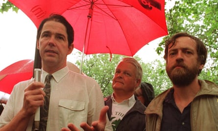 Bruce Kent, centre, with Jonathon Porritt, left, and Jeremy Corbyn at a Walk for the Earth rally outside the US embassy in London in 1992.
