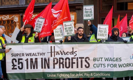 More than 50 security guards and CCTV operators demonstrating outside Harrods over a 'pay cut'