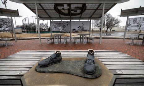 A bronze statue of legendary baseball pioneer Jackie Robinson was stolen from a park in Wichita, Kansas, last month.