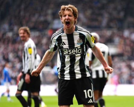 Anthony Gordon celebrates scoring for Newcastle against Sunderland