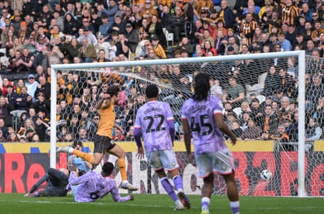 Matt Crooks of Hull City scores the equaliser.