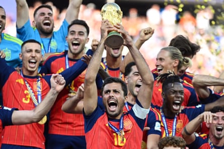 Rodri lifts the World Cup