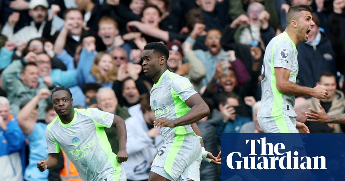 Manchester City close gap in title race with emphatic victory at Chelsea