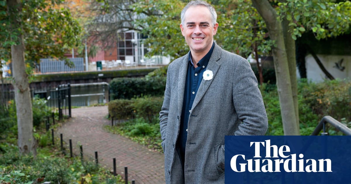 Green party pledges to spend £100bn on tackling climate crisis