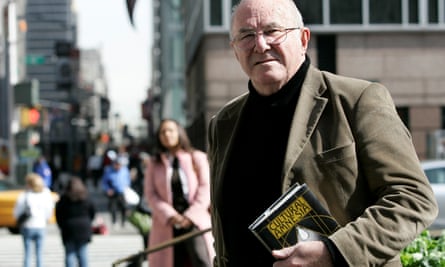 Clive James with his book Cultural Amnesia, 2007, a collection of biographical essays.