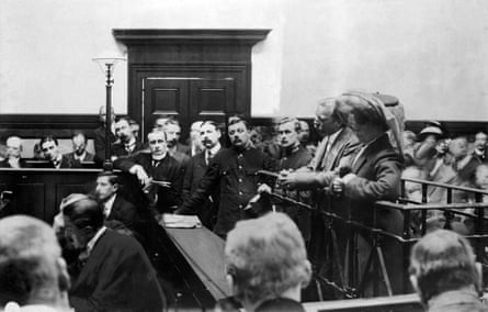 Dr Crippen and Ethel Le Neve in the dock.