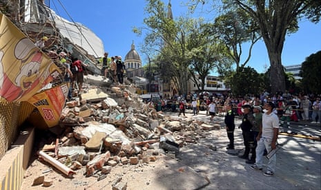 Residents and emergency personnel dig through the debris of a partially collapsed building after an earthquake, in Pereira, Colombia August 10, 2026.