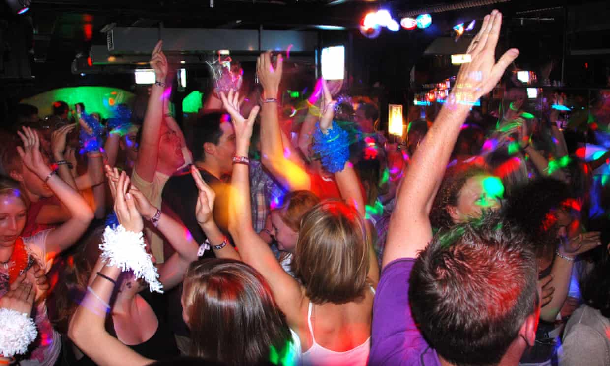 The Guardian - Dalla vita notturna ai dibattiti infuocati in classe, ho trovato che essere uno studente in Spagna è molto diverso http://www.theguardian.com/education/2016/apr/01/what-student-life-is-really-like-at-a-spanish-university