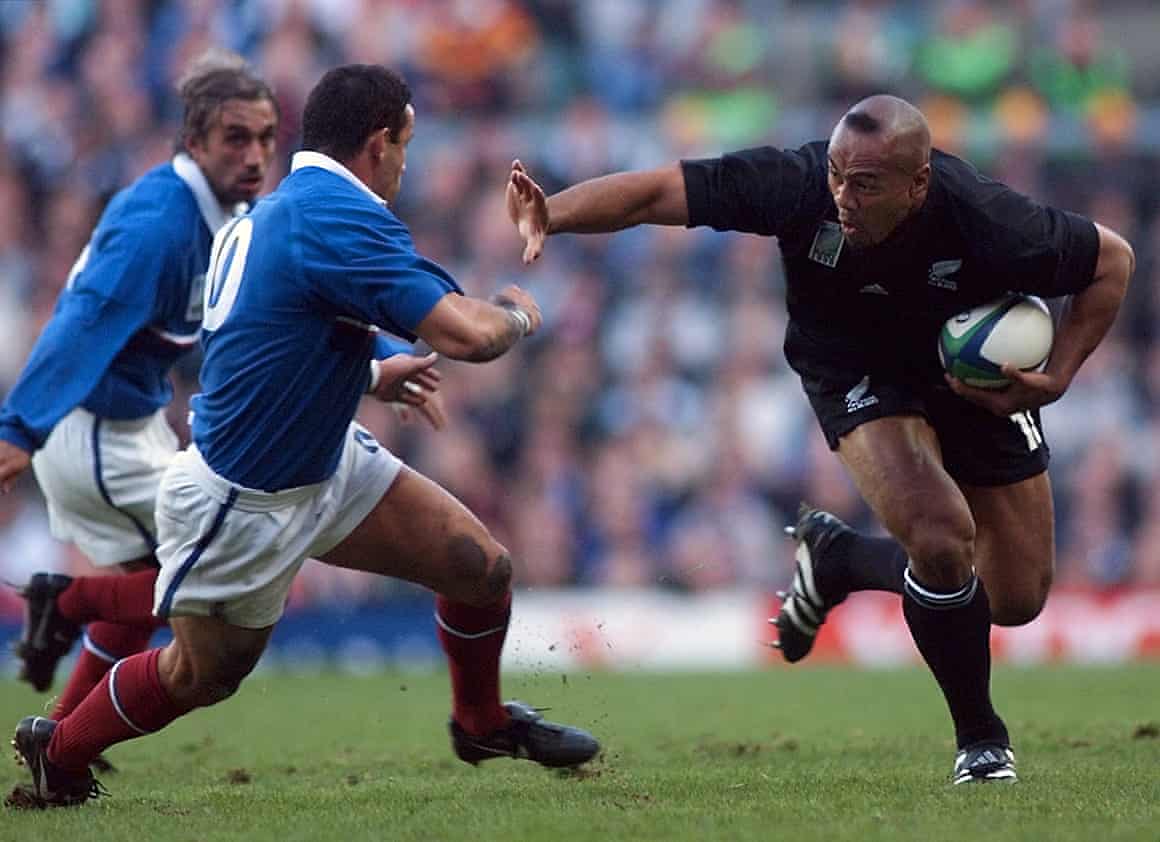 The All Blacks wing Jonah Lomu in action against France during the 1999 Rugby World Cup