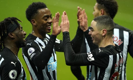 Miguel Almirón helps nine-man Newcastle add to Southampton's misery