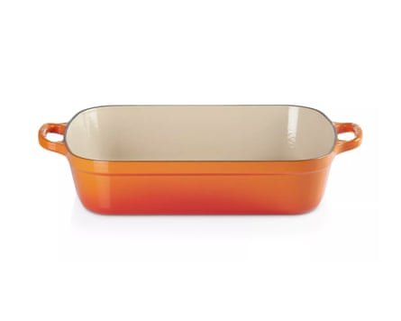 Le Creuset Signature Cast Iron Roaster in Volcanic, 37cm.
