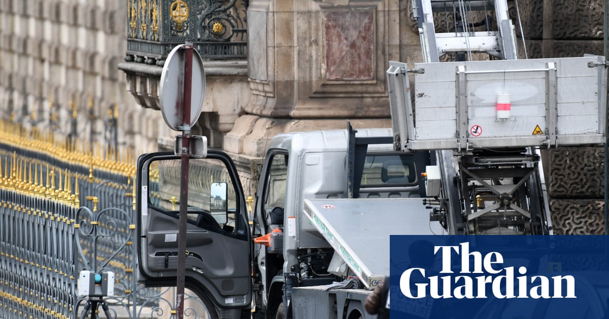 Louvre Crown Jewels Heist Sparks DNA Hunt Amid Dismantling Fears