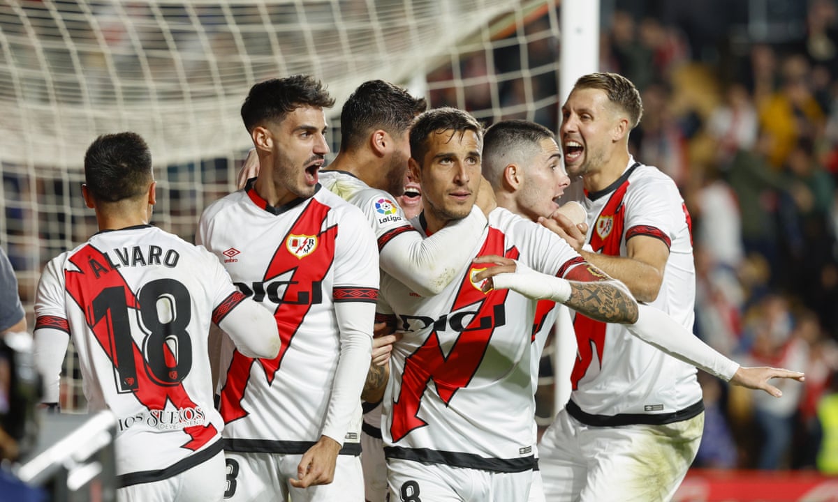 Imagem ilustrativa sobre Rayo Vallecano em ação: encara o Sevilla ao vivo e já mira duelo com Alavés após estreias opostas na La Liga