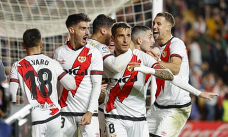 Rayo Vallecano merayakan gol Óscar Trejo yang membawa kemenangan 3-2 melawan Real Madrid November lalu