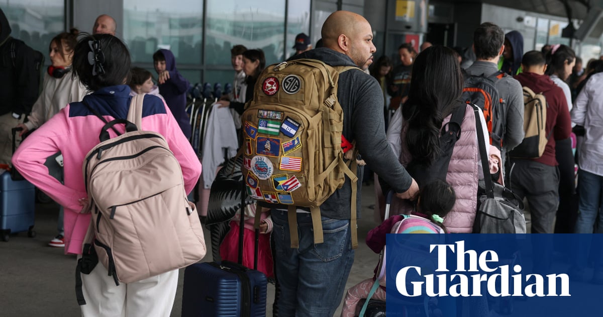 Trump signs executive order instructing DHS to immediately pay TSA agents