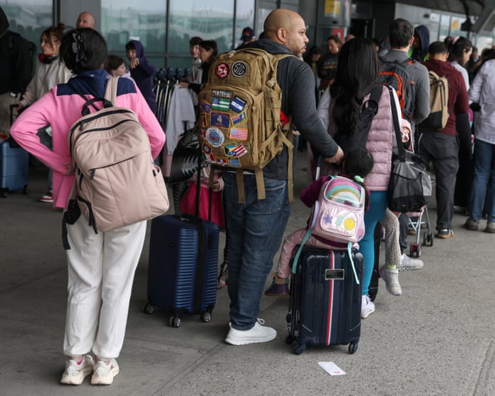Trump signs executive order instructing DHS to immediately pay TSA agents