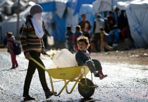 Kurdish youngsters collect water at the Kawergosk refugee camp in northern Iraq