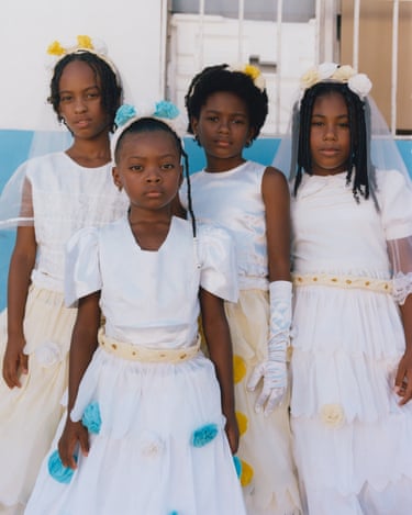 Comunión, 2023. Four girls in communion gowns face the camera