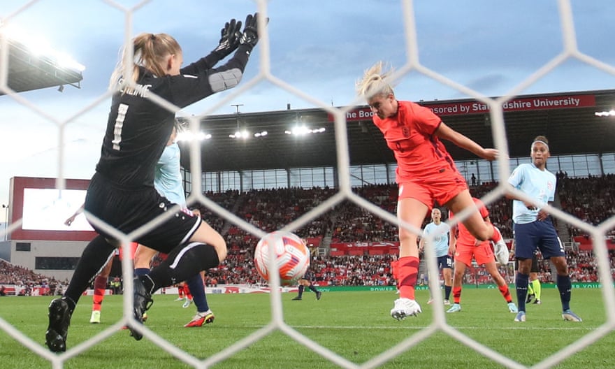 وسجلت اليسيا روسو لانجلترا ضد لوكسمبورج.