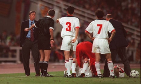 Barcelona manager Johan Cruyff has words with referee Philip Don.