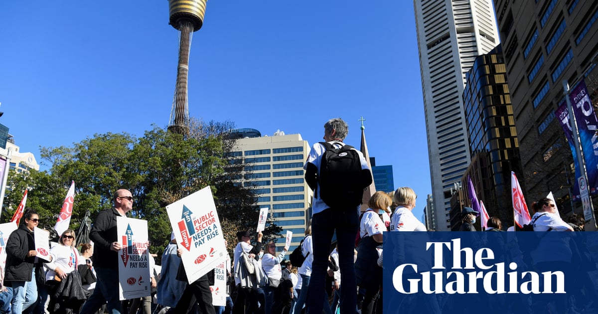Thousands of public servants strike across New South Wales