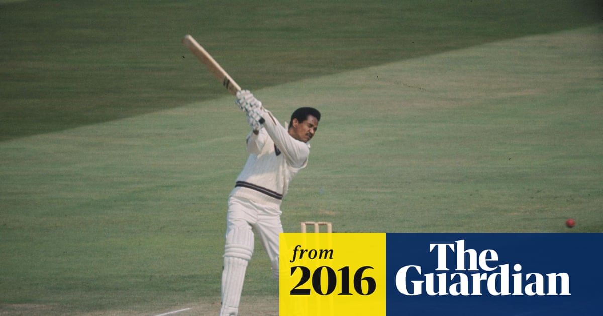 Garry Sobers playing cricket.