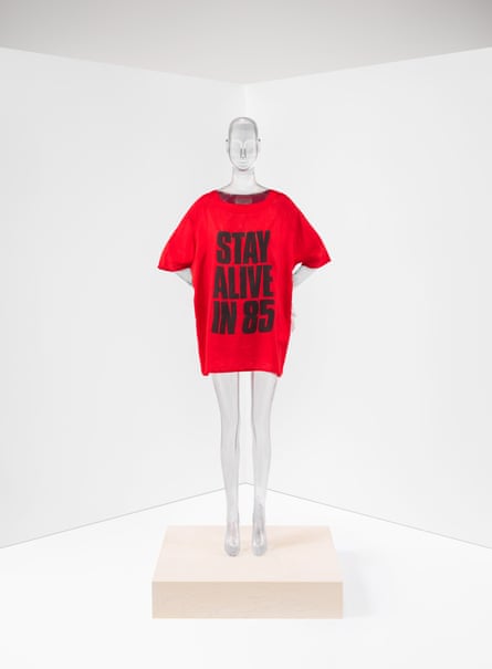 red t shirt that says ‘stay alive in 85’