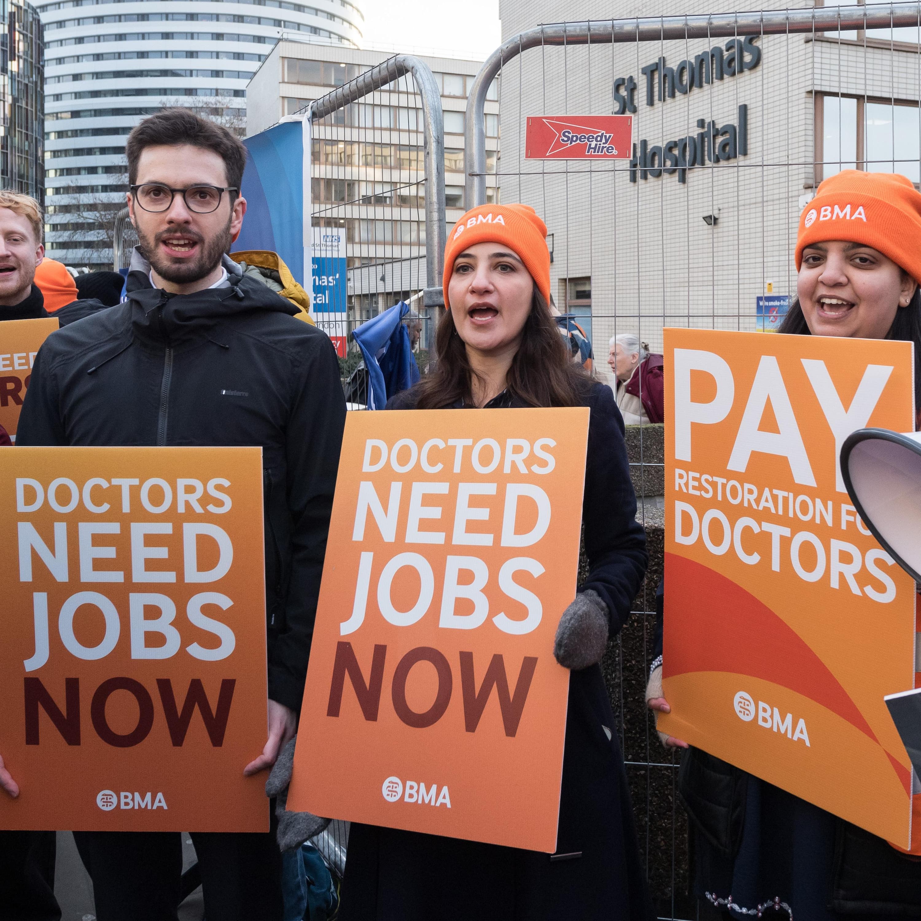 Doctors strike again amid flu crisis – The Latest Doctors strike again amid flu crisis – The Latest