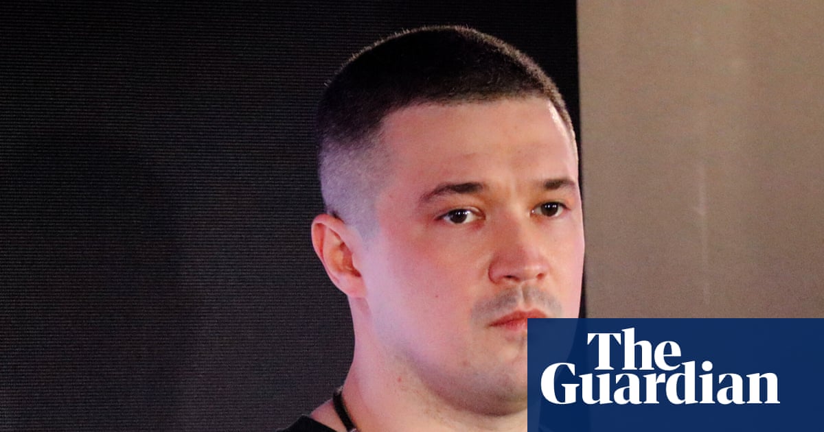 Zelenskyy replaces military leader and brings back defence minister he sacked