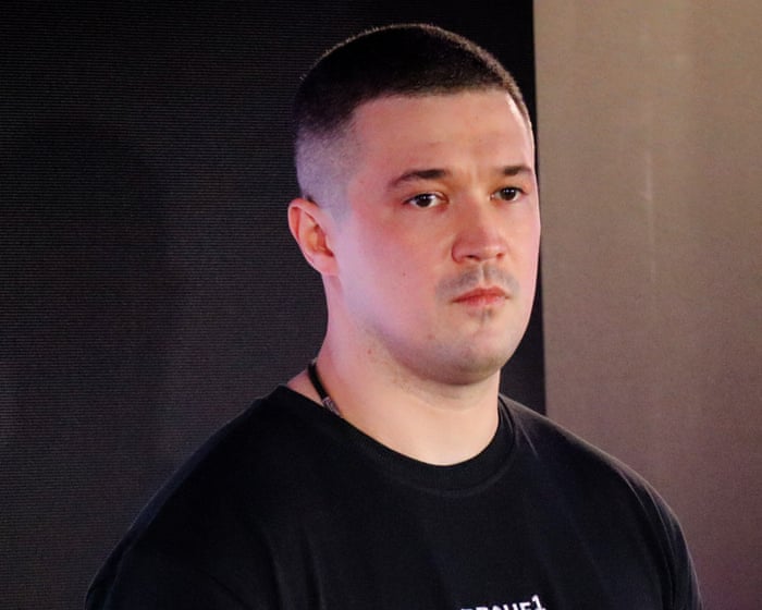 Zelenskyy replaces military leader and brings back defence minister he sacked